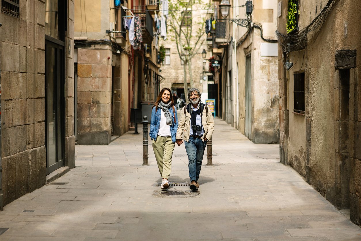 Couple in Barcelona walking in a calm street